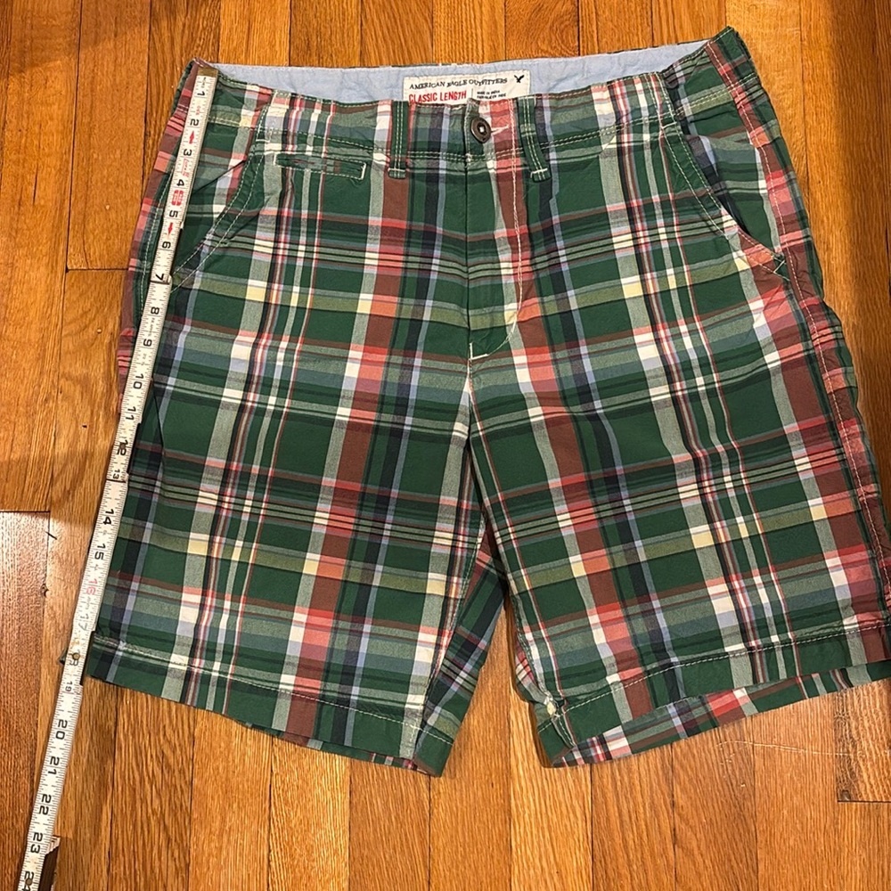 American Eagle Outfitters plaid shorts men’s size 32
9” inseam lightly worn